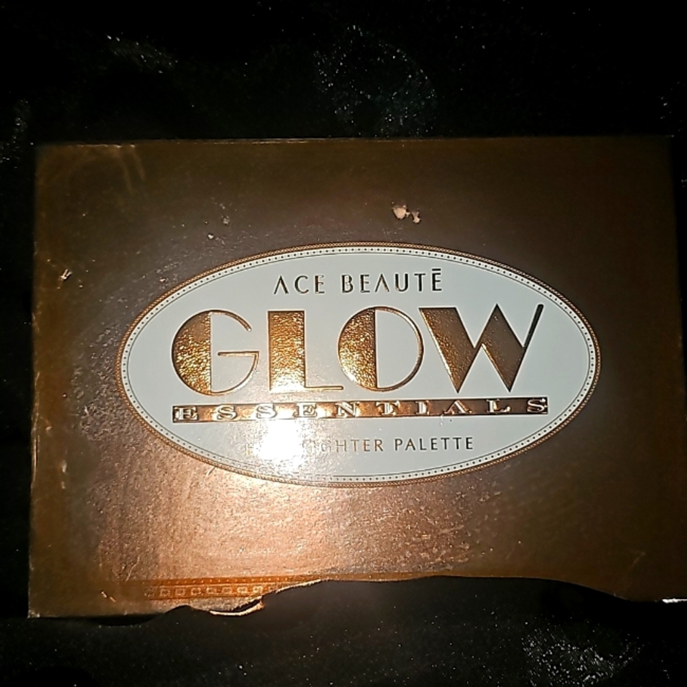ACE BEAUTE GLOW ESSENTIALS - HIGHLIGHTER PALETTE